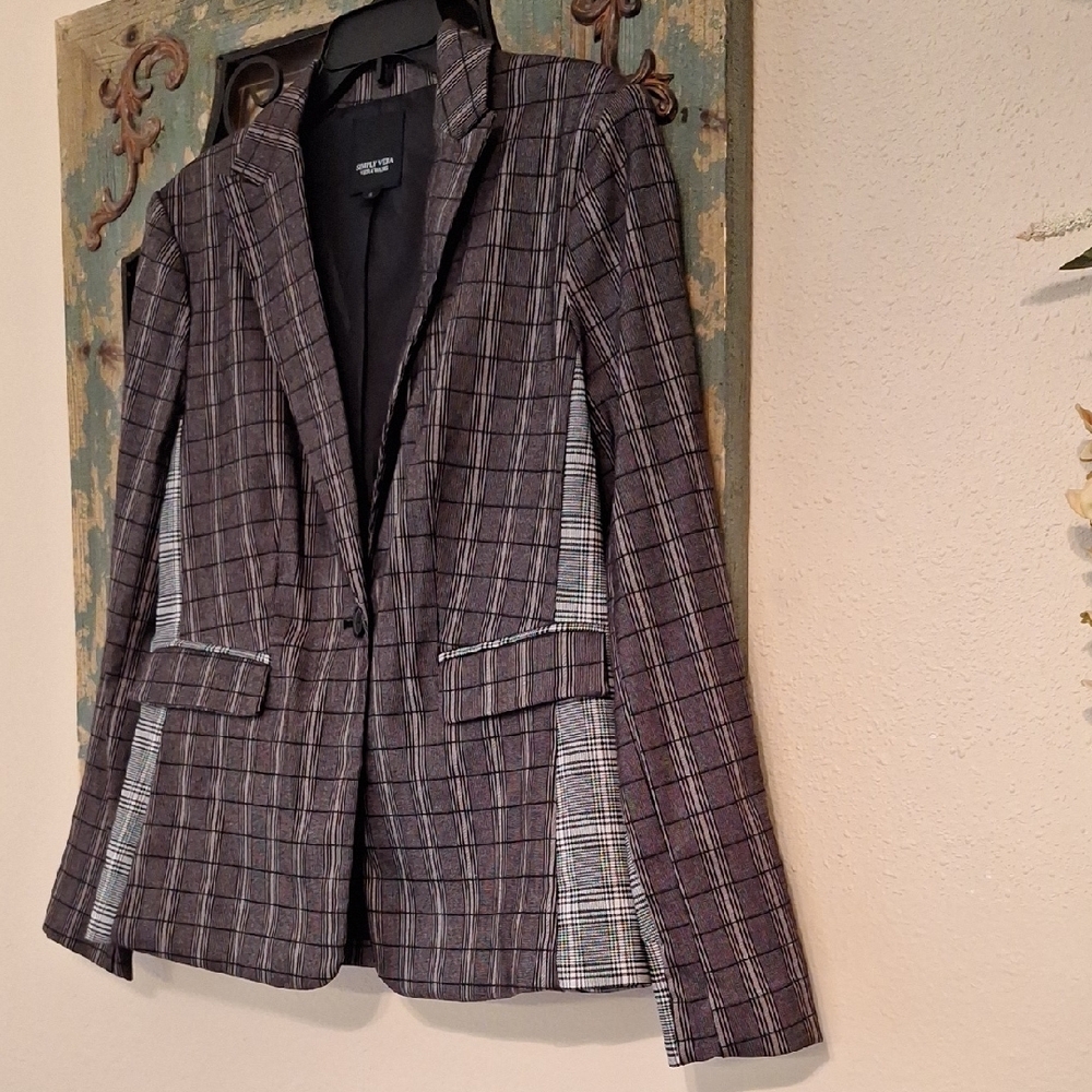 VERA WANG Checkered Women's Blazer. NWOT Excellent Condition Size SMALL